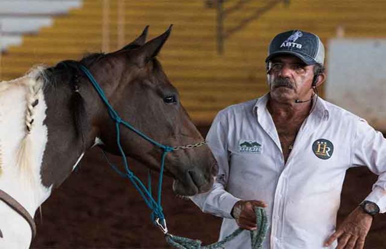 Paranaenses têm aula de tambor com mestre do quarto de milha